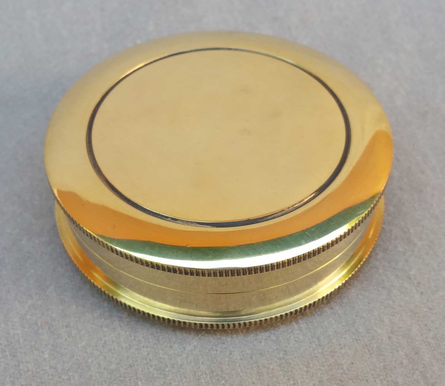 Brass Compass with Screwtop Cover - Click Image to Close